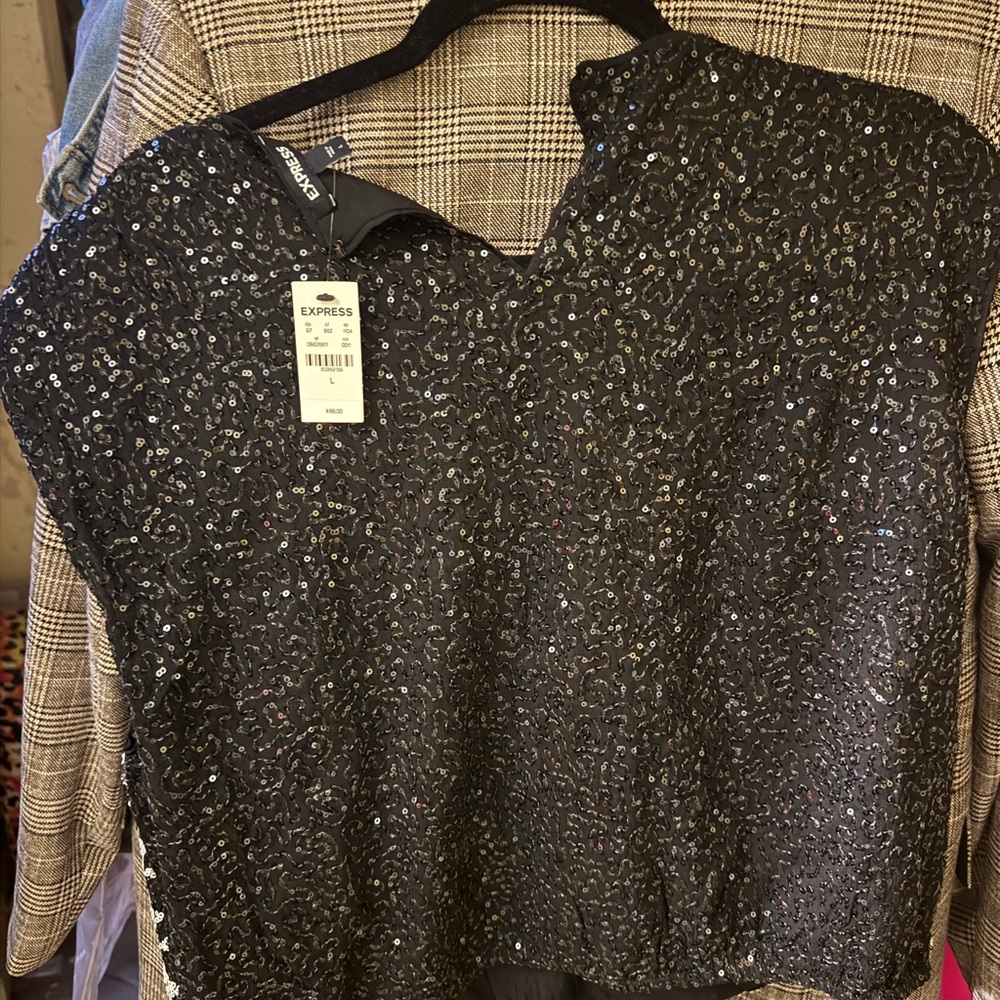 Black and White Sequin Houndstooth Sleeveless Top - Picture 8 of 9